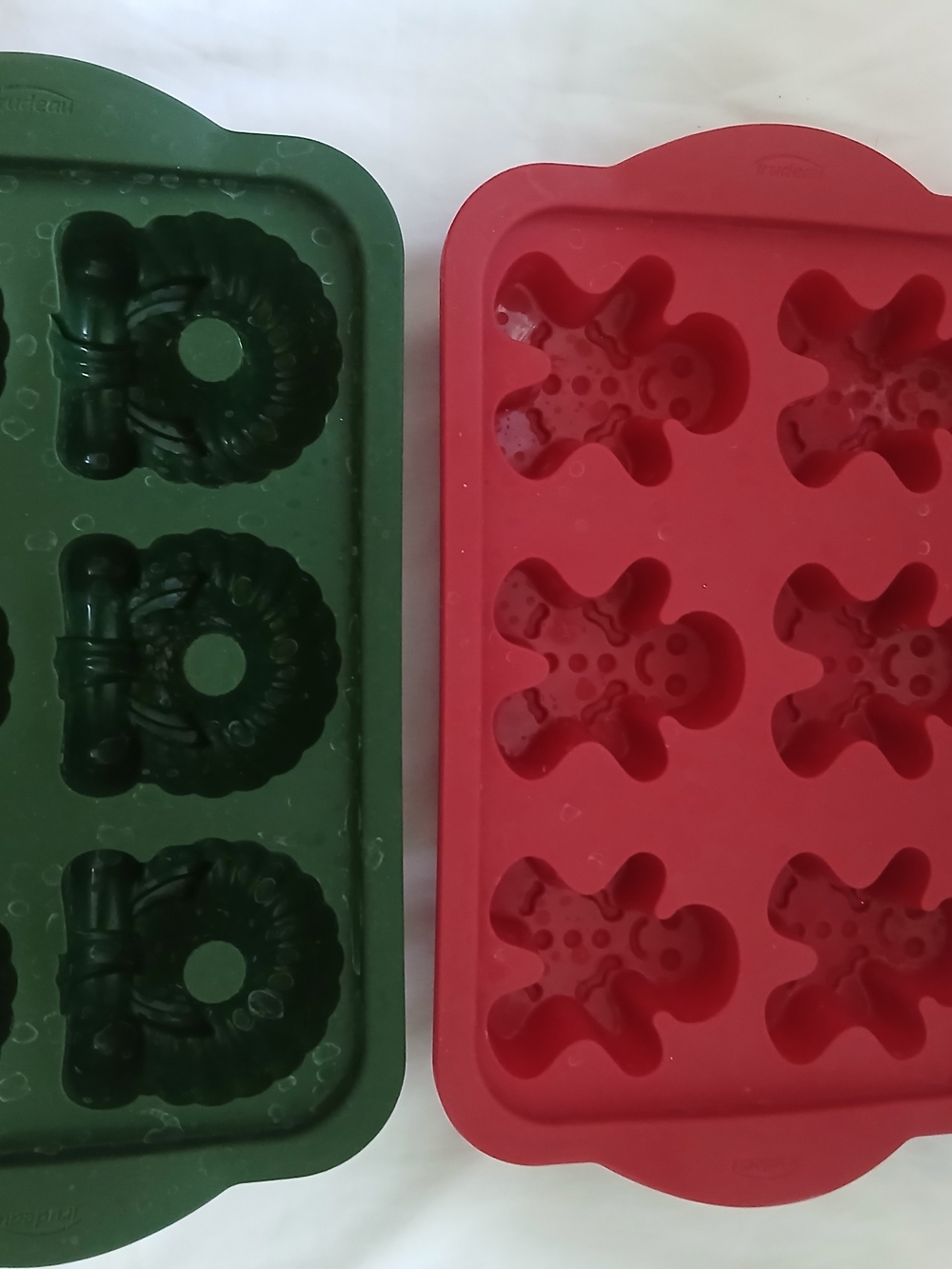 TRUDEAU. Silicone Gingerbread & Wreath Mold Set